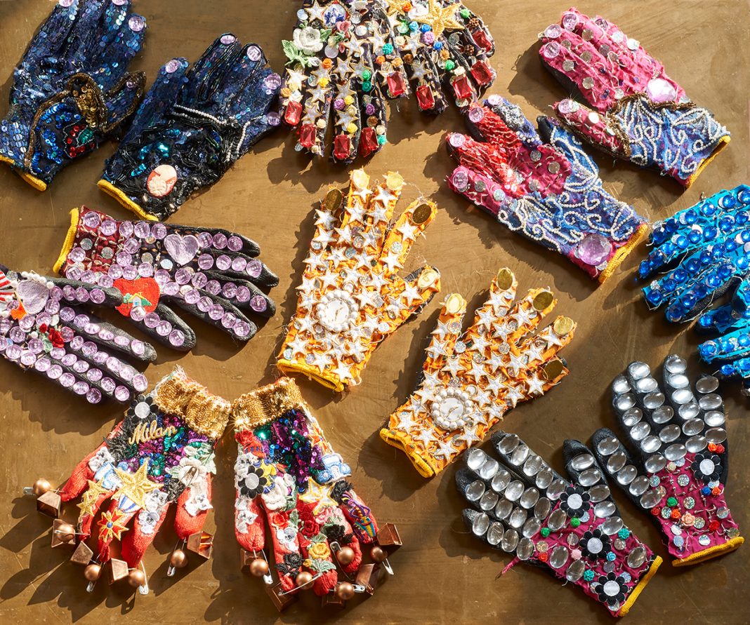 Raúl De Nieves – Betwixt the Hands of Timeshttps://www.exibart.com/repository/media/formidable/11/img/3c8/Raul-De-Nievessss-1068x891.jpg