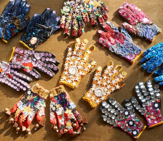 Raúl De Nieves – Betwixt the Hands of Times