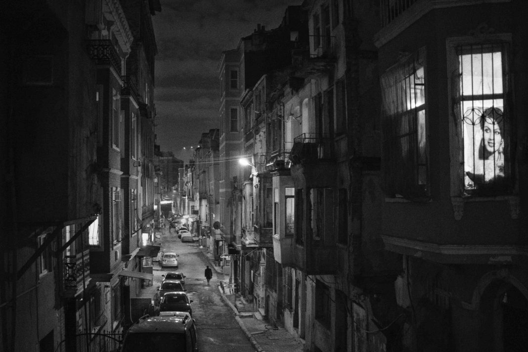 Coşkun Aşar Blackout – The dark side of Istanbulhttps://www.exibart.com/repository/media/formidable/11/img/3e8/1_POSTER-05-1068x712.jpg