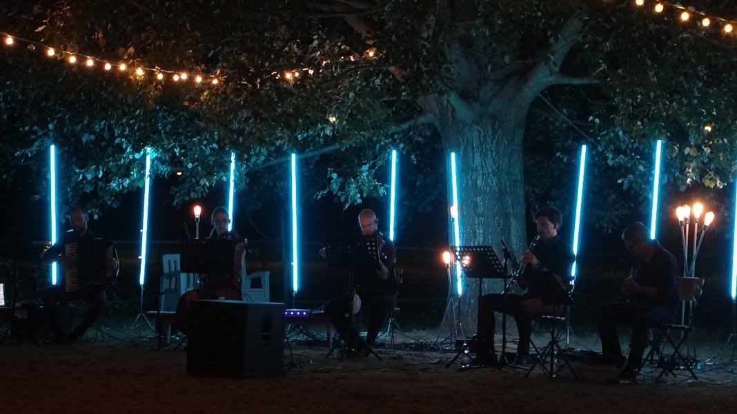 Enchanting the demons: intrecci di musica e lucehttps://www.exibart.com/repository/media/formidable/11/img/435/immagine-1068x601.jpg