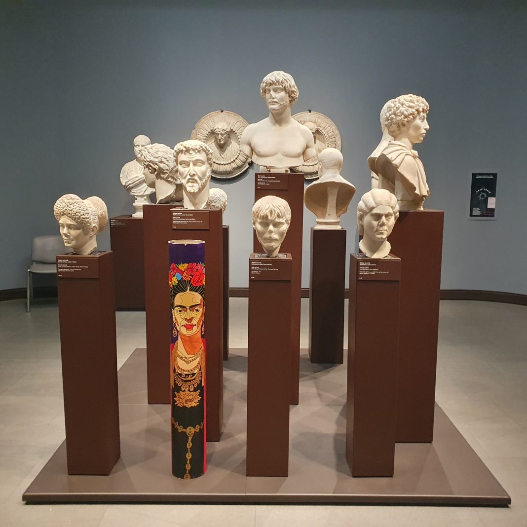 Emozioni Parallelehttps://www.exibart.com/repository/media/formidable/11/img/43b/Emozioni-Parallele-Allestimento-1068x1068.jpg