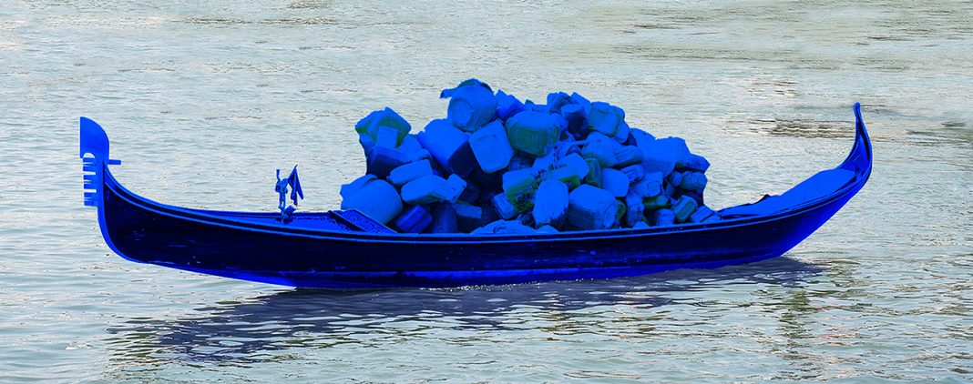 Marco Nereo Rotelli – Clean Waterhttps://www.exibart.com/repository/media/formidable/11/img/43d/Gondola-Rifiuti-def-copia-1068x422.jpg