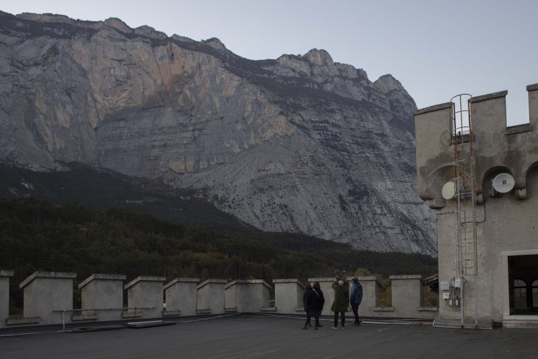 Pleiadi. Momenti diffusi di ascoltohttps://www.exibart.com/repository/media/formidable/11/img/4b9/5_Standards-workshop-Centrale-Fies-ph-Roberta-Segata-courtesy-Centrale-Fies.jpg-1068x712.jpg