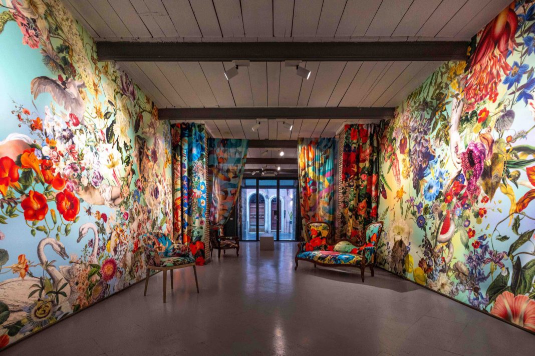 Austin Young – Beauty!https://www.exibart.com/repository/media/formidable/11/img/4e7/Beauty-Installation-View-1068x712.jpg