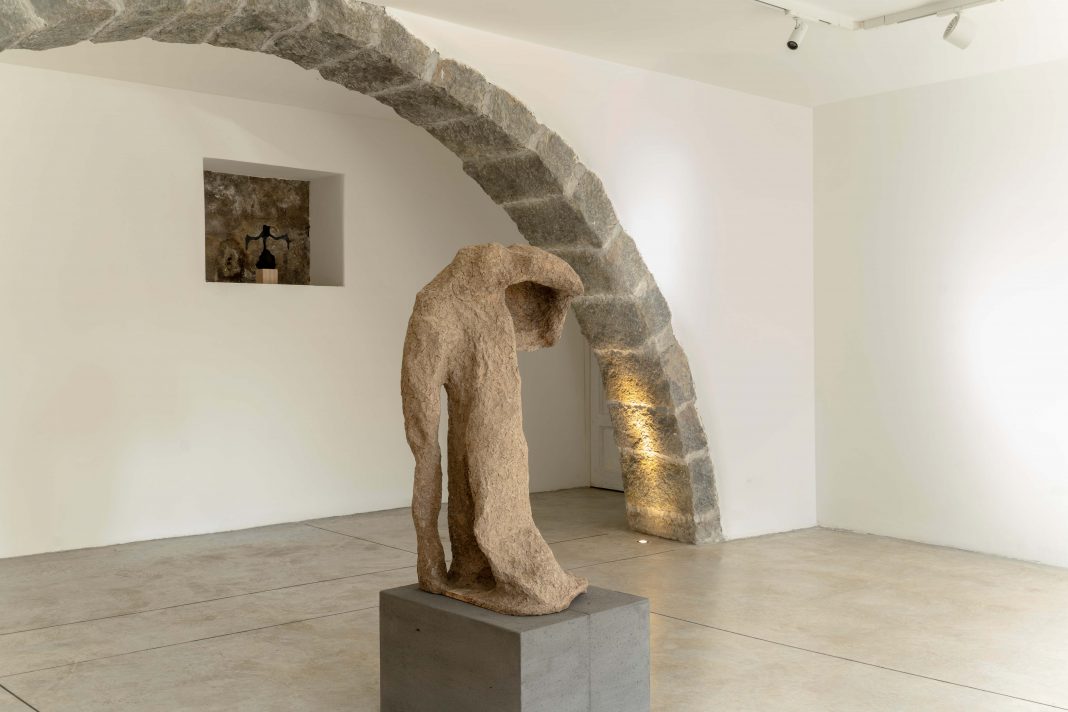 Leo Orta. Terra Etnahttps://www.exibart.com/repository/media/formidable/11/img/4f9/01.-Installation-View-Leo-Orta.-Terra-Etna-SARP-Gallery.-Photo-Lorenzo-Arrigoni-1068x712.jpg