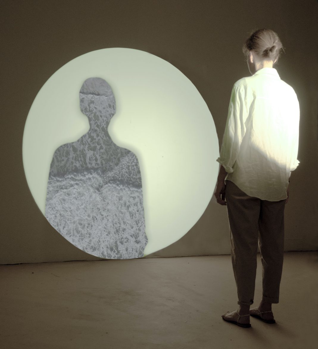 Marcin Gierat / Sebastian Wywiórski – Intrecciare la Memoriahttps://www.exibart.com/repository/media/formidable/11/img/51d/Sebastian_-Wywiórski-The_Sea-2023-1068x1170.jpg