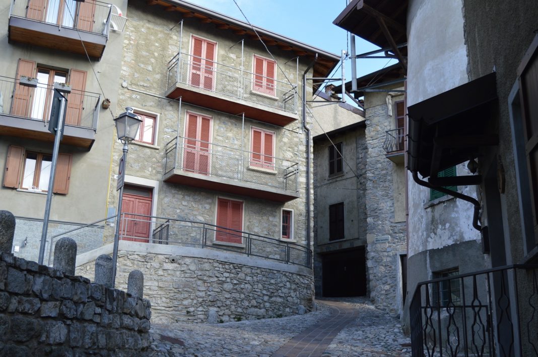 Vertigini Arte, letteratura, montagnahttps://www.exibart.com/repository/media/formidable/11/img/5bc/352365023_620859053347152_6947148823145607292_n-1068x710.jpg