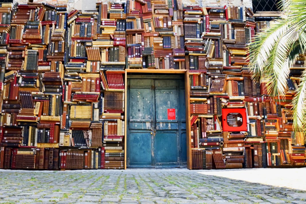 Restyling per la libreria di Palazzo Moscahttps://www.exibart.com/repository/media/formidable/11/img/5d1/Libreria-Palazzo-Mosca-Pesaro-1068x712.jpg