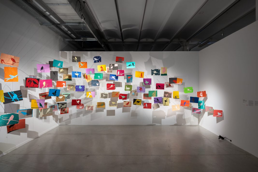 L’arte messa alla prova: Anila Rubiku I’m still standinghttps://www.exibart.com/repository/media/formidable/11/img/605/“Hope-is-a-thing-with-feathers”-2021.-Dimensioni_-270-x-500-x-100-cm-Drawings-and-Collage-on-vintage-Pantone-paper-A4-paper-fil-di-ferro-Magneti.-Foto_-M.-Argyroglo-1-1068x712.jpg