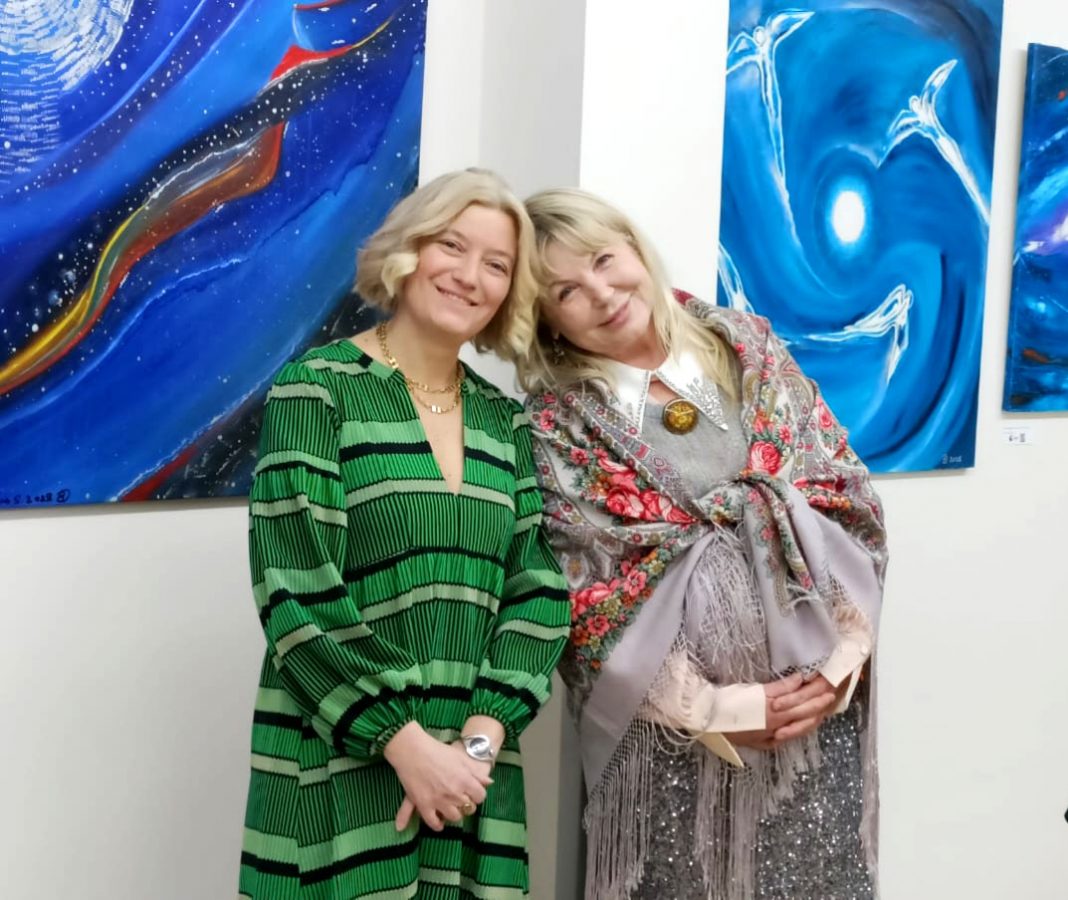 Svetlana Borisova incontro con l’Artistahttps://www.exibart.com/repository/media/formidable/11/img/629/Borisova-Sartori-1068x900.jpg