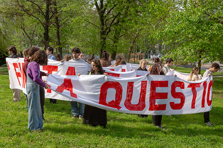 C. Sidonie Pellegrino – Diaspora Meridionale – Azione Collettivahttps://www.exibart.com/repository/media/formidable/11/img/639/Diaspora-Meridionale-C.Sidonie-Pellegrino-2025-ph.-Edoardo-Bonacina-LR.jpg