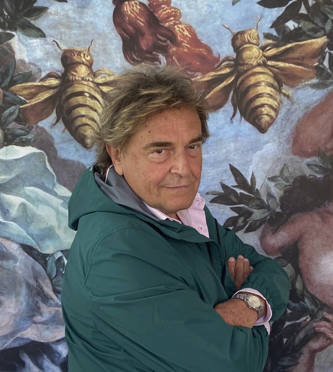 Raffaele Curi – Nel Foro volano le api d’oro – Teocritohttps://www.exibart.com/repository/media/formidable/11/img/658/Raffaele-Curi-e-Pietro-da-Cortona-1068x1195.jpg