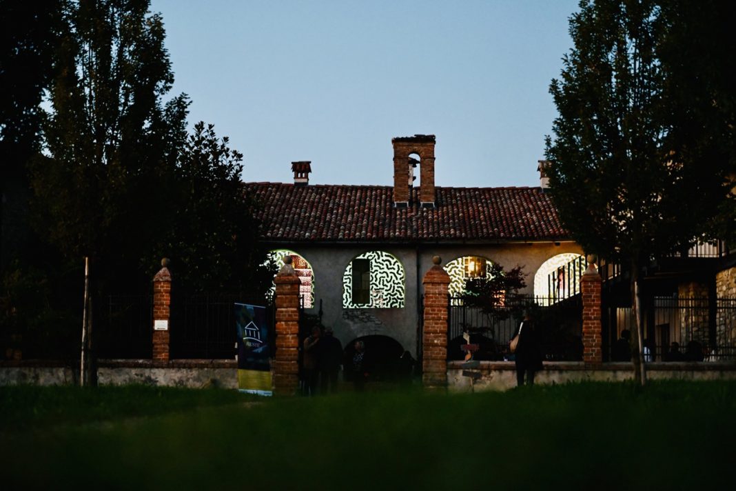 Resté: percorsi ed esperienze d’arte contemporanea nelle Langhehttps://www.exibart.com/repository/media/formidable/11/img/678/Copertina_-John-Blond_Spianamento_Diano__jpeg-1068x712.jpeg