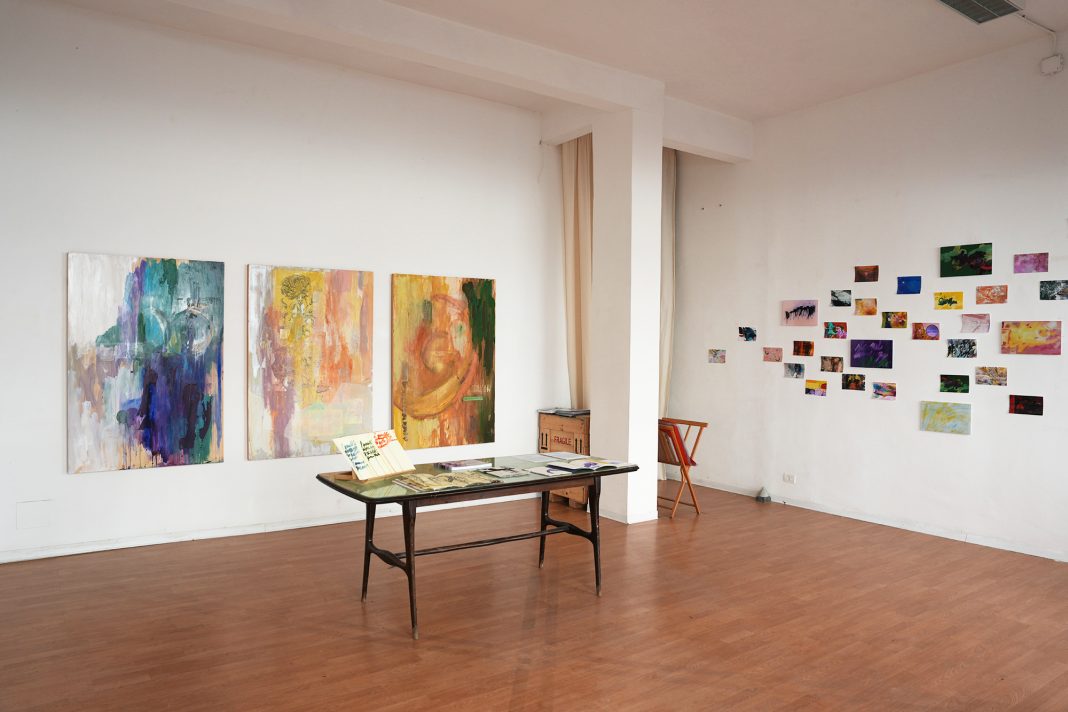 Claudia Palmira – Inner Calligraphicshttps://www.exibart.com/repository/media/formidable/11/img/67f/Innercalligraphics-installationview01-1068x712.jpg