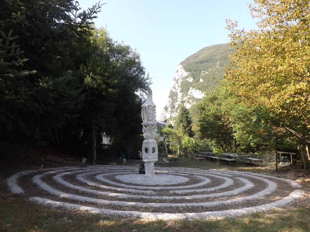 Bando XVII Land Art al Furlohttps://www.exibart.com/repository/media/formidable/11/img/6b1/XVII-Land-art-al-furlo-1068x801.jpg