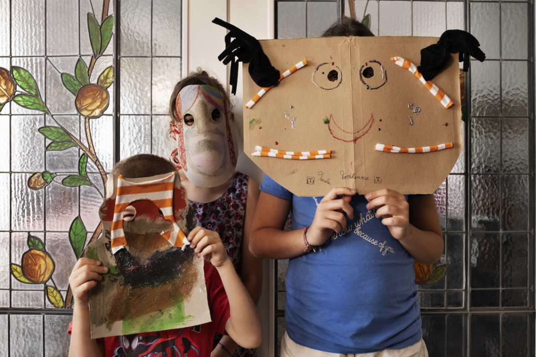 Con la nostra voce – storie di libertàhttps://www.exibart.com/repository/media/formidable/11/img/6d5/Tecla-ginevra-Tobia-Francesca_sm-1068x712.png