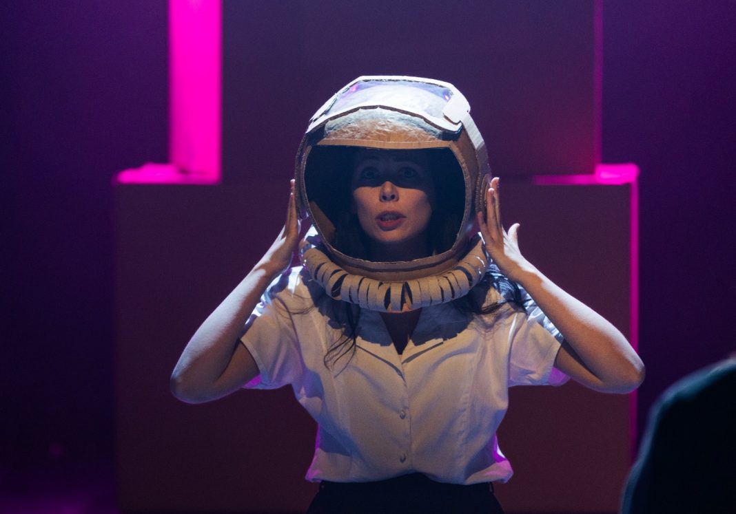 Simone Somma e Roberta Astuti – Agostohttps://www.exibart.com/repository/media/formidable/11/img/6e8/cs.Tserra.Agosto.Foto01-1068x747.jpg