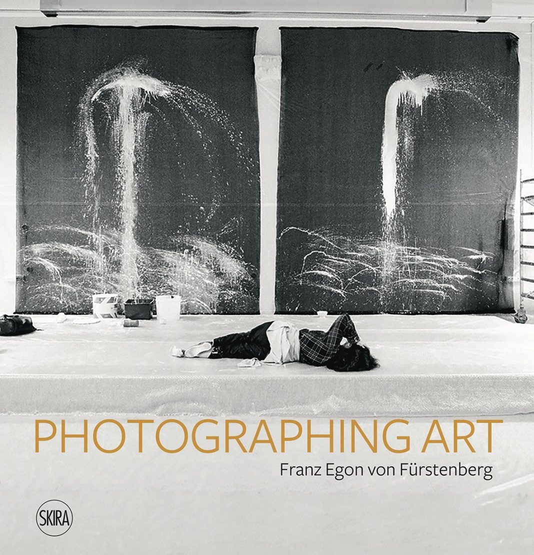 PHOTOGRAPHING ART di Franz Egon von Fürstenberghttps://www.exibart.com/repository/media/formidable/11/img/71b/Photographing-Art-1068x1111.jpg