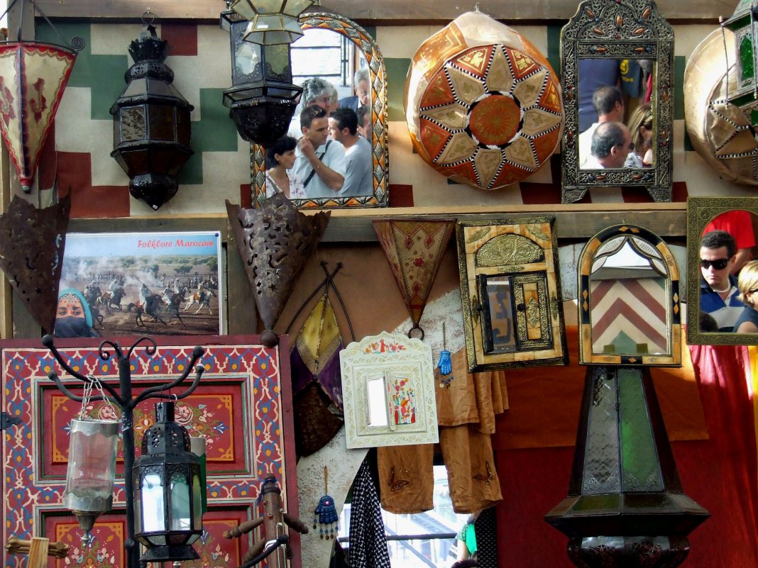 27° SUQ FEST – EcoSuqhttps://www.exibart.com/repository/media/formidable/11/img/728/Artigianato-Marocchino-al-Suq-Festival-Luca-Anrtonucci2-1068x801.jpg