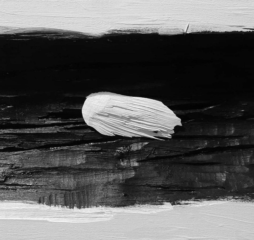 Paolo Di Capua – Ad esempiohttps://www.exibart.com/repository/media/formidable/11/img/729/10-_Ho-raccolto-una-piuma-prima-che-venisse-calpestata_-opera-realizzata-in-occasione-della-ripresa-video_ME_-2015-legno-scolpito-e-schianatato-dipinto-ad-acrilico-cm-27x47x8--1068x1010.jpg