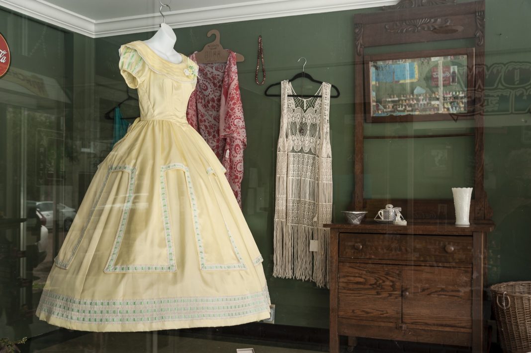 DROP IN – Cadere dentrohttps://www.exibart.com/repository/media/formidable/11/img/739/serafino-abiti-1068x711.jpeg