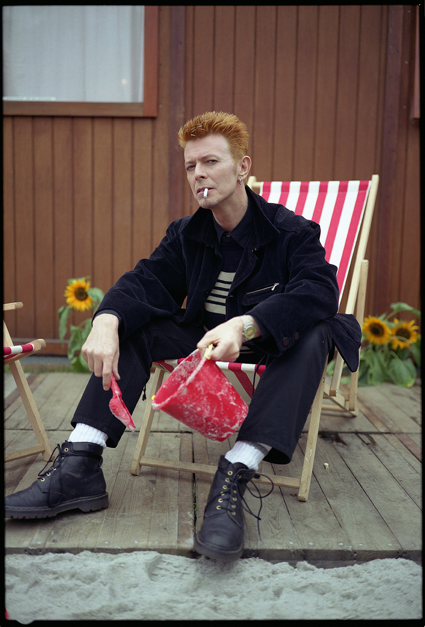 Mark Allan – It’s (NOT) Only Rock’n’Rollhttps://www.exibart.com/repository/media/formidable/11/img/769/Bowie-beach_low.jpg