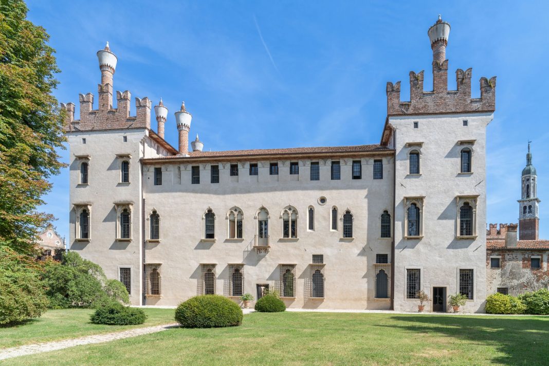 Nuovi tesori da scoprire al Castello di Thienehttps://www.exibart.com/repository/media/formidable/11/img/79a/castellodithiene_facciatanord-1068x712.jpg