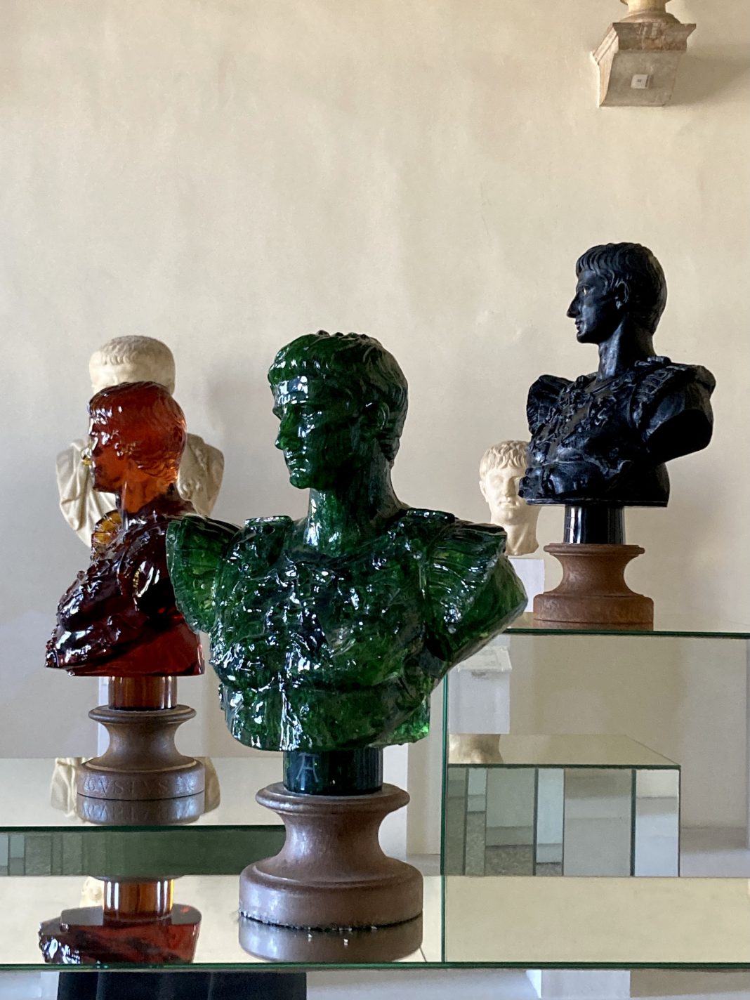 Ottaviano Augusto a confronto con l’anticohttps://www.exibart.com/repository/media/formidable/11/img/7b2/Giberto-Arrivabene-1068x1424.jpg