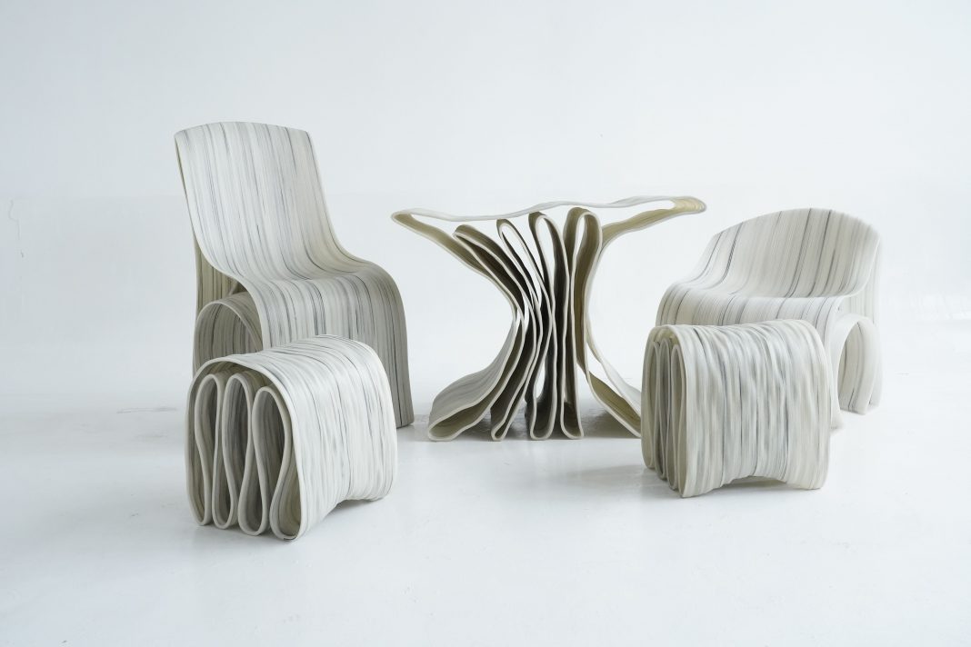 Zhao Zihan – Sinuosahttps://www.exibart.com/repository/media/formidable/11/img/7d0/Zhao-Zihan-4-1068x712.jpg