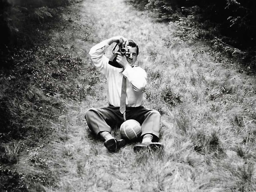 Vernacular Photography: Everyday Life Images – Extraordinary Storieshttps://www.exibart.com/repository/media/formidable/11/img/812/vernacular_photography_everyday_life_images_extraordinary_stories_a_cura_di_leonardo_iuffrida_galleria_leòn_bologna_via_galliera_fotografia_vernacolare-2.jpg