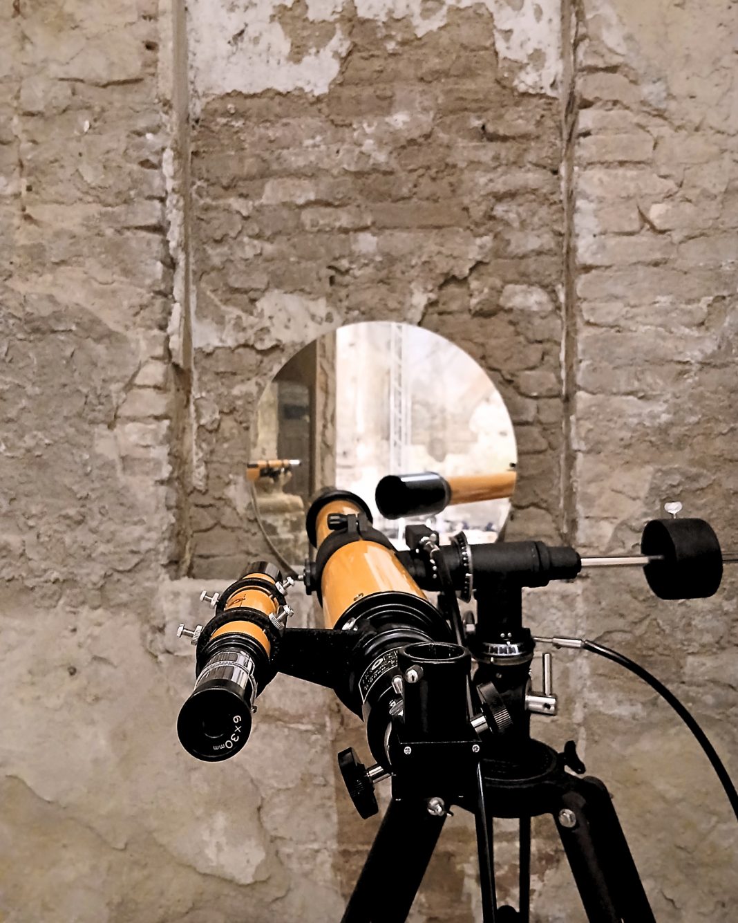 Lingua Spartitrafficohttps://www.exibart.com/repository/media/formidable/11/img/87e/Ora-1-1068x1335.jpg