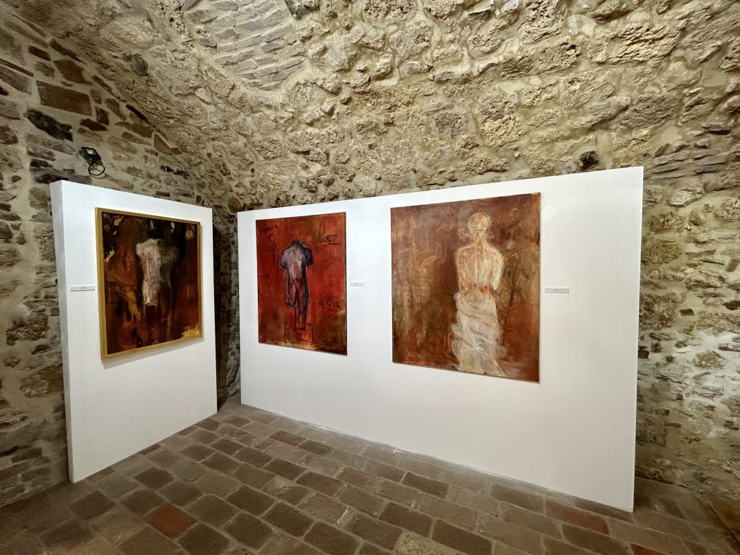 Maria Grazia Parri – Di Terra e di Ombrahttps://www.exibart.com/repository/media/formidable/11/img/891/Maria-Grazia-Parri_Galleria-Spaziografico_Massa-Marittima_0-1068x801.jpeg