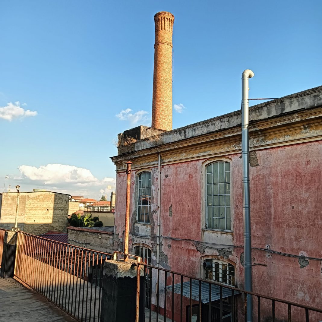 Strane Coppie – Ascoltatori selvaggi. Anti-festival di sortilegi senza menzognehttps://www.exibart.com/repository/media/formidable/11/img/89a/Opificio-Puca-SantArpino-ph_Luca-dellaversana-salvatore-di-vilio-1068x1068.jpg