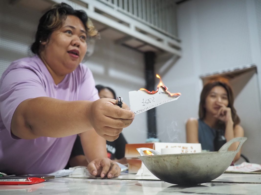 Stefania Galegati – Isola delle Femminehttps://www.exibart.com/repository/media/formidable/11/img/8d0/Galegati-Pulau-Betina-Workshop-at-Gudskul-Jakarta-july-2025-photo-credit-Nina-Shines-1068x801.jpg