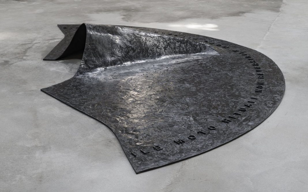 Serj – Pochi Riti Utili Salvanohttps://www.exibart.com/repository/media/formidable/11/img/92a/Serj-Campana-2021-cera-fibra-di-vetro-50x260x480-cm-1068x668.jpg