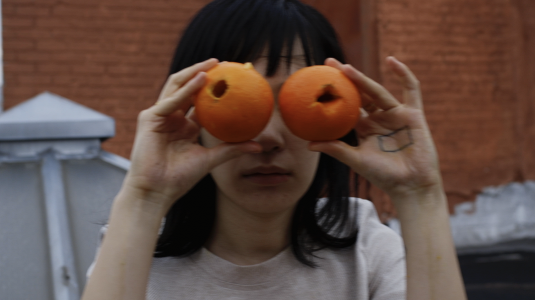 Erin Johnson – Daisy Chainhttps://www.exibart.com/repository/media/formidable/11/img/92c/Oranges-1068x600.png