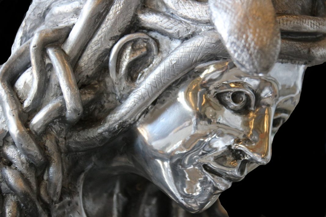 La ferita e la rinascitahttps://www.exibart.com/repository/media/formidable/11/img/9ce/Albertiniart_Medusa_small-1068x712.jpg