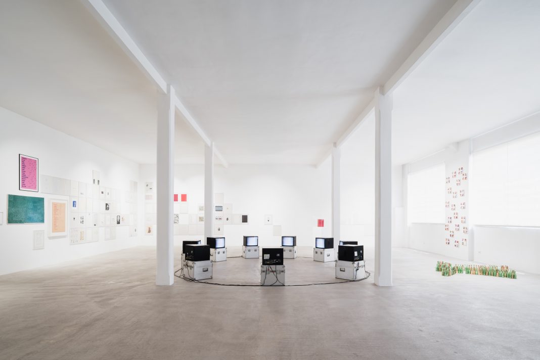 Alighiero Boetti – Turntablehttps://www.exibart.com/repository/media/formidable/11/img/9e8/Turntable-home-1068x712.jpg