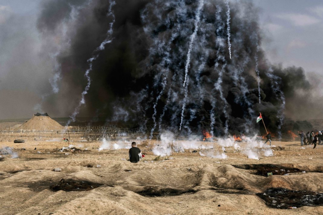 Macerie. Ciò che resta, ciò che nascehttps://www.exibart.com/repository/media/formidable/11/img/9f1/16_Gabriele-Micalizzi_L-umarell_March-of-Return_Gaza2018-1068x712.jpeg