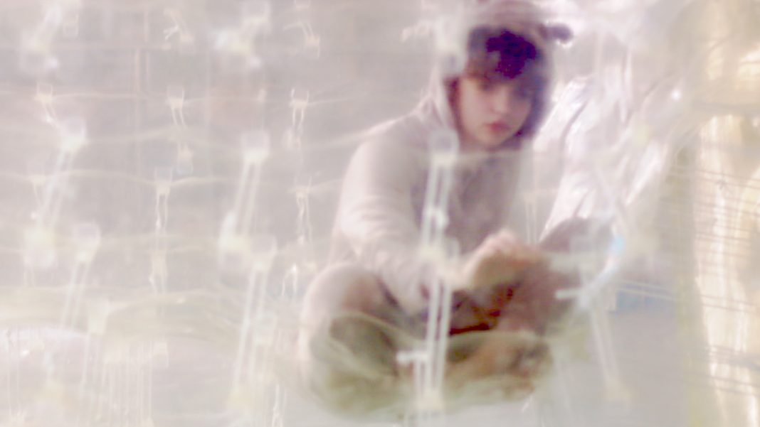 Carolina Jonsson – In Transithttps://www.exibart.com/repository/media/formidable/11/img/a02/TwilightZone_sitting2-1068x601.jpg