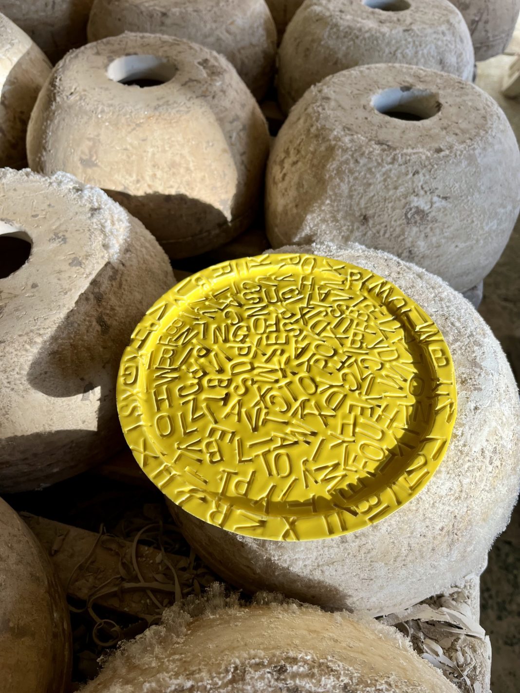 ARTINO FAAA 2025 – Festival Annuale Arte Applicatahttps://www.exibart.com/repository/media/formidable/11/img/a09/Saverio-Bonelli-piatto-in-ceramica-realizzato-in-collaborazione-con-Mariavera-Chiari-1-copia-1068x1424.jpeg