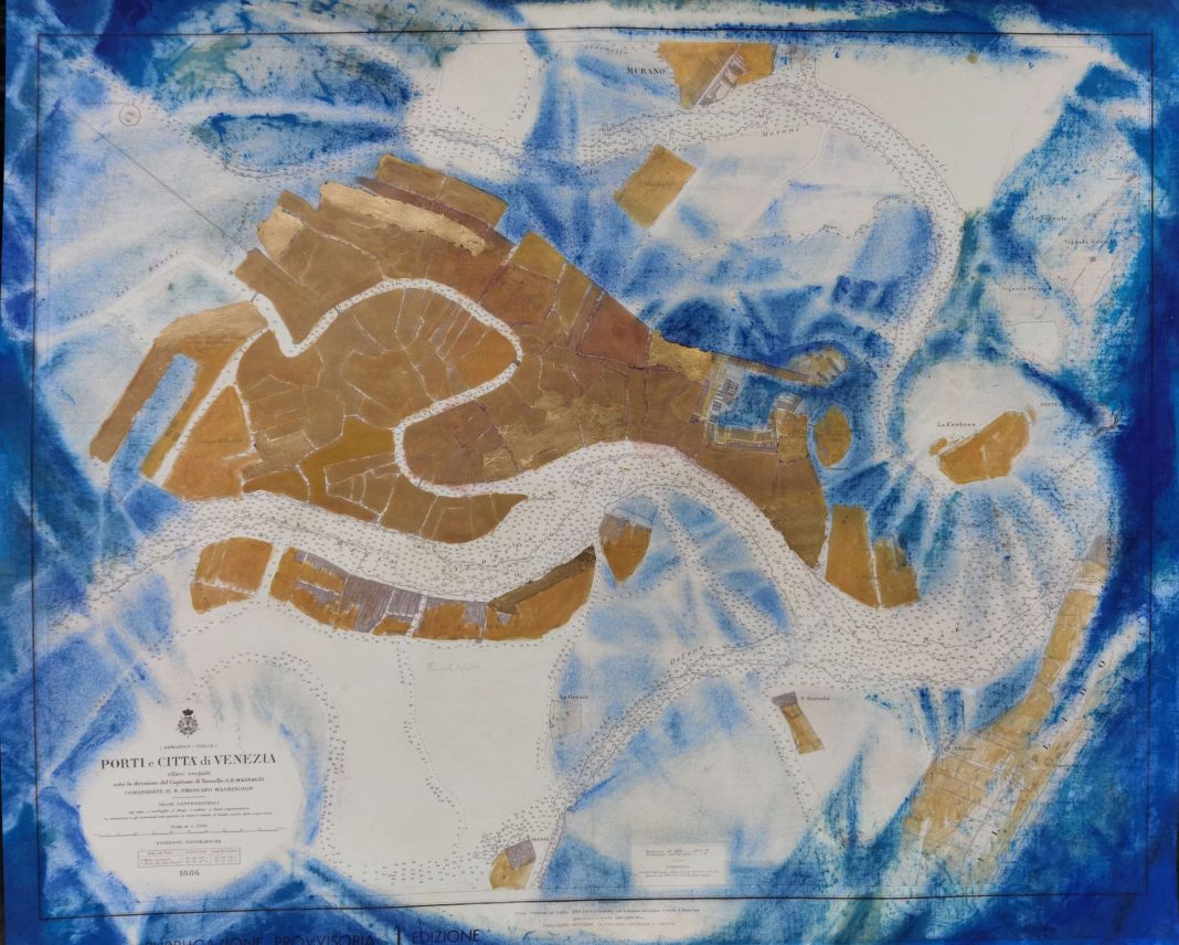 Concetta De Pasquale – Effetto Domino, sogni e approdi della Serenissimahttps://www.exibart.com/repository/media/formidable/11/img/a1f/C-compressed-1068x856.jpg