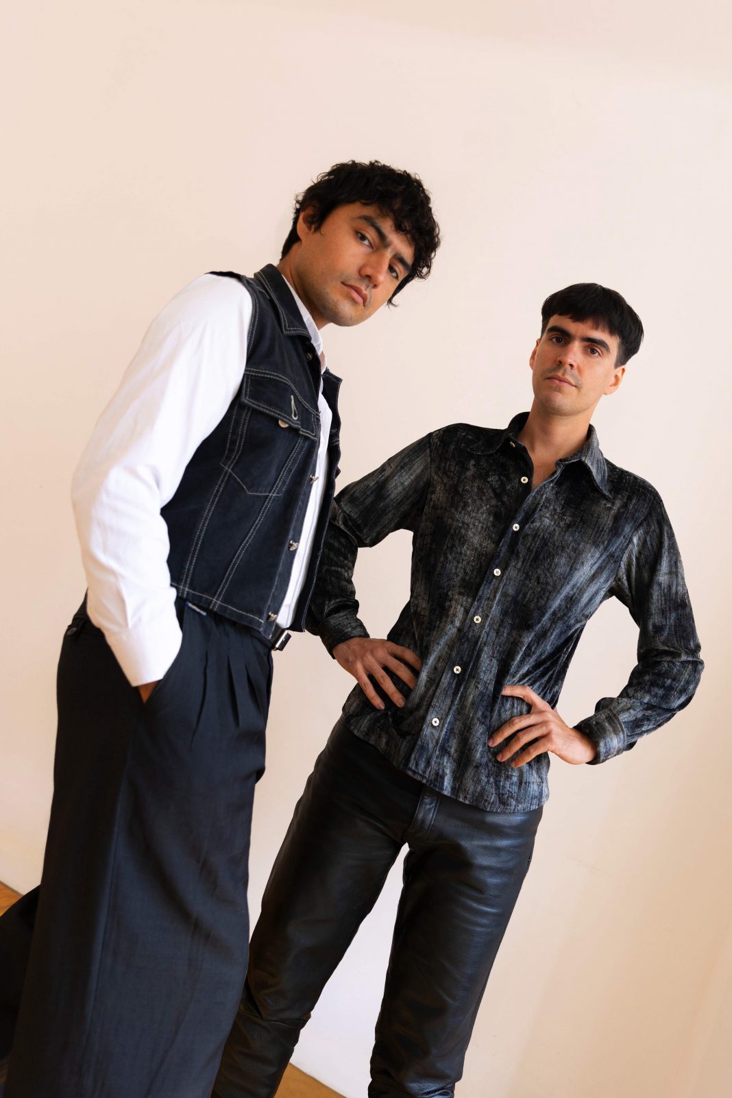 Santiago Alvarez & Luis Gabriel Sanabria – EARTHBORNhttps://www.exibart.com/repository/media/formidable/11/img/a25/00.-Portrait-of-Santiago-Alvarez-and-Luis-Gabriel-Sanabria-1068x1602.jpg