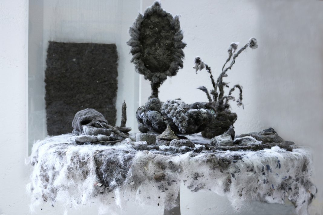 Alice e Ahad – Humushttps://www.exibart.com/repository/media/formidable/11/img/a26/Alice-e-Ahad-Futuro-anteriore-2020-scultura-di-polvere-1068x711.jpg