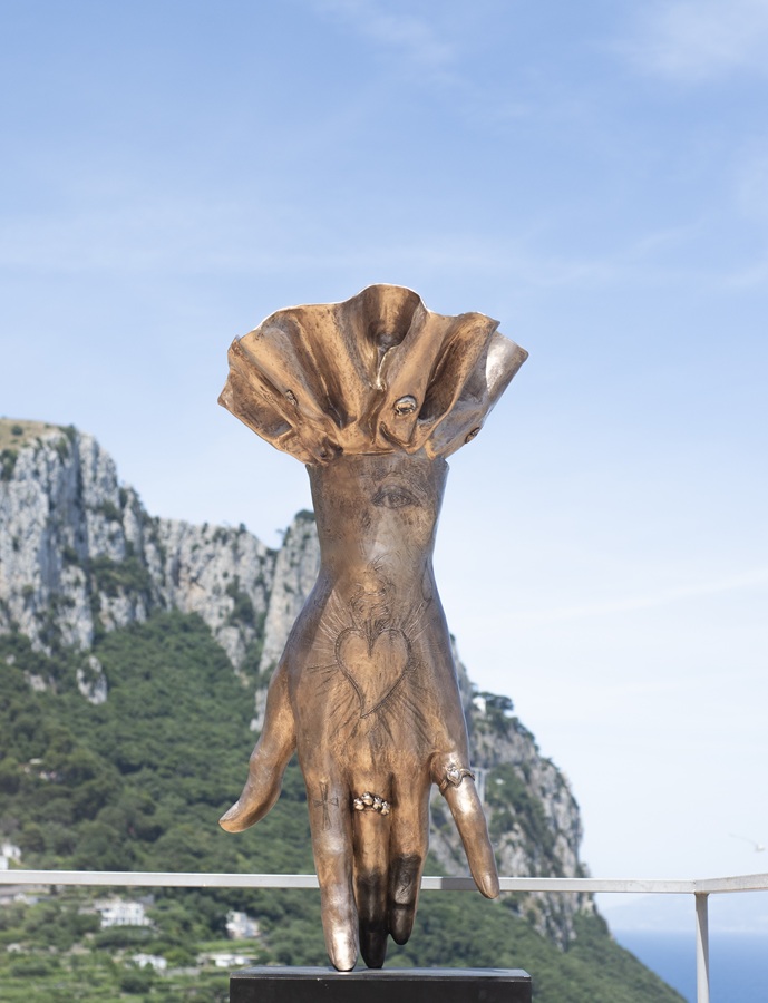 Valentina Lucarini Orejon – Isola Sacra – Ex Voto Mediterraneihttps://www.exibart.com/repository/media/formidable/11/img/a3e/Una-delle-sculture-di-Valentina-Lucarini-Orejon-sulla-terrazza-del-Museo.jpg
