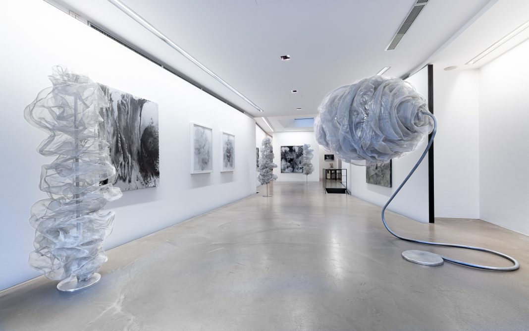 Julia Bornefeld – Volagehttps://www.exibart.com/repository/media/formidable/11/img/a73/Nr.-001-DSC_2975-1068x668.jpg