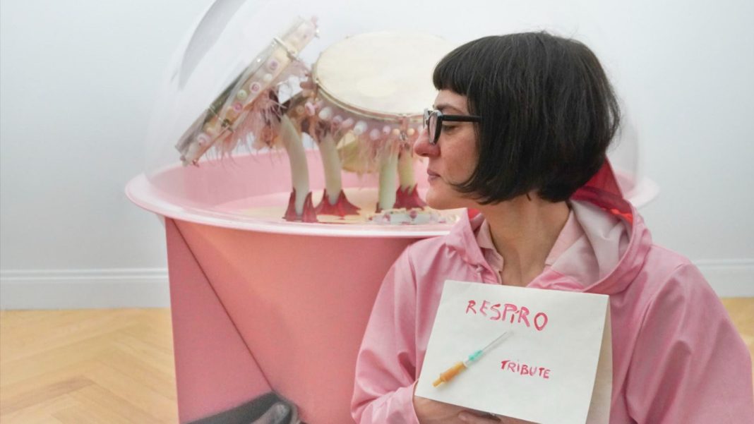 Oriana Persico – Respiro)(Tributehttps://www.exibart.com/repository/media/formidable/11/img/ab5/Oriana-Persico-Respiro-Tribute-1068x601.jpg