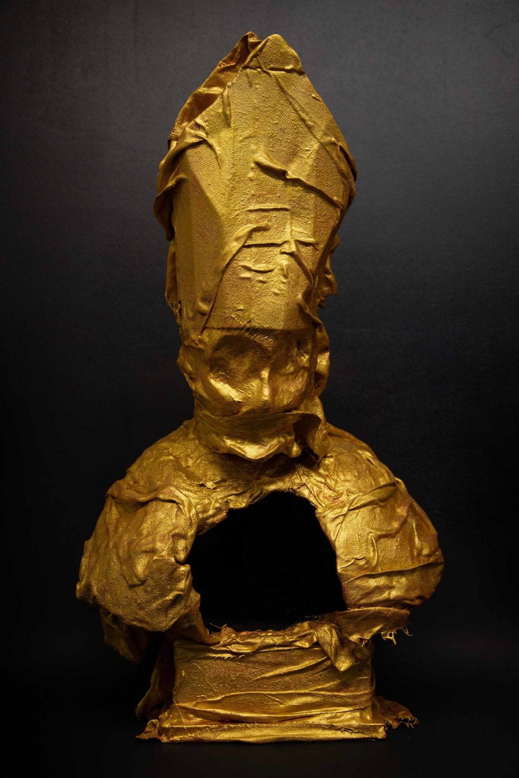 Filippo Sorcinelli – Accordi e Fughehttps://www.exibart.com/repository/media/formidable/11/img/ad3/02_Filippo-Sorcinelli_Rapporto-con-i-santi_Tecnica-mista_68x34x27_2021-1068x1602.jpg