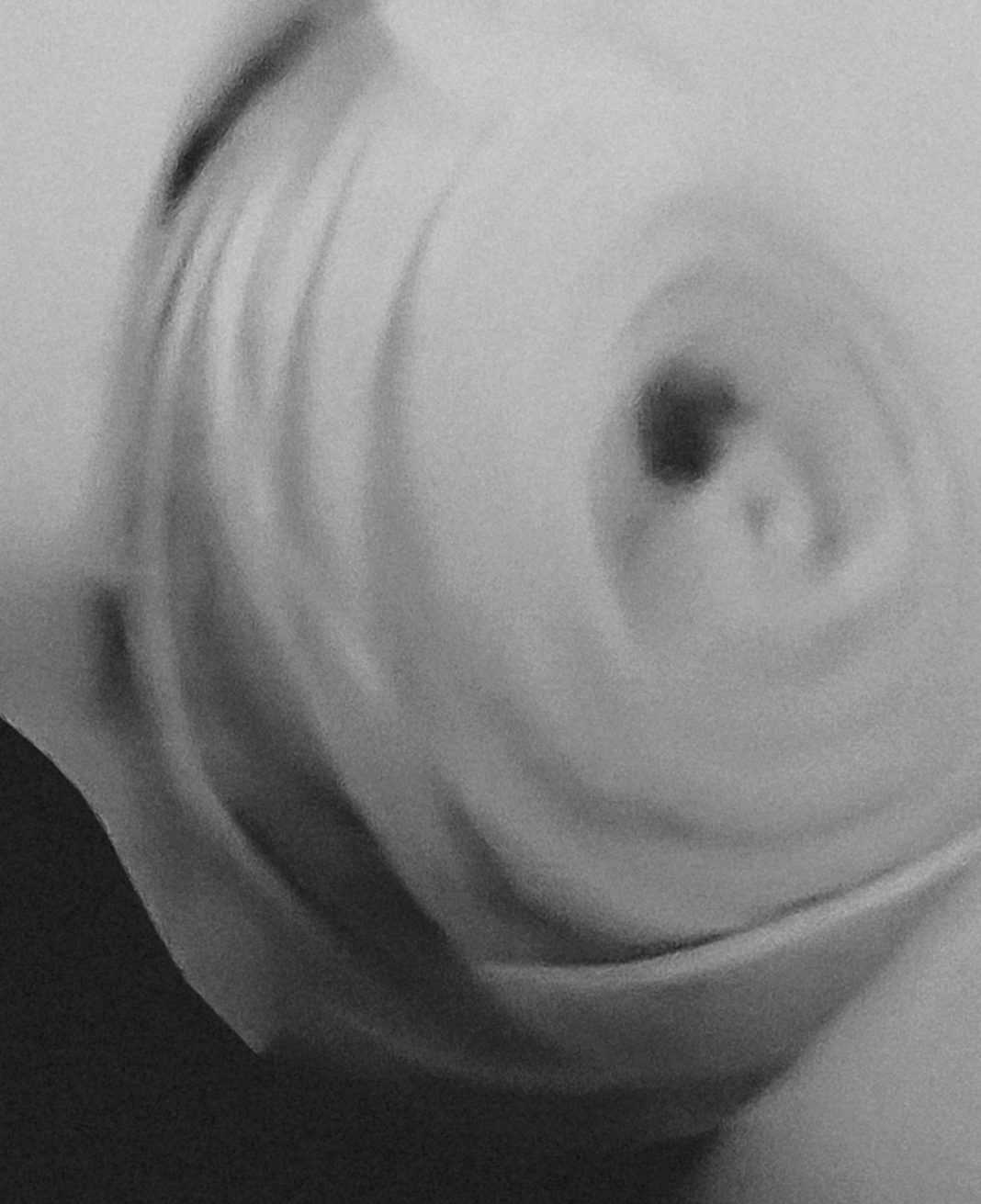 L’Apostrofo – Daniela De Lorenzohttps://www.exibart.com/repository/media/formidable/11/img/ae4/Foto-1068x1311.jpg