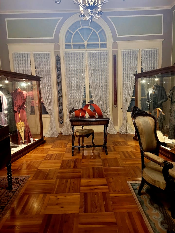 Piera Legnaghi – Sculture e gioielli dagli anni ’70 ad oggihttps://www.exibart.com/repository/media/formidable/11/img/af1/Legnaghi-al-Fioroni.jpg